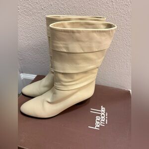 NEW IN BOX unworn pristine deadstock vintage Hana Mackler Boots 7 ivory leather